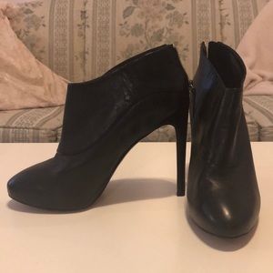 Nine West heeled booties (8, black)